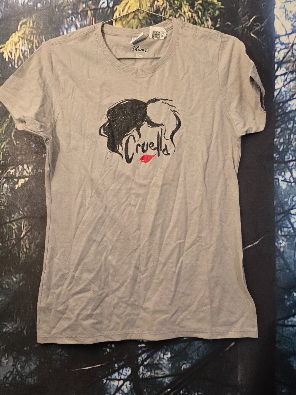 Disney Cruella Womens T Shirt Small Gray Graphic 101 Dalmatians